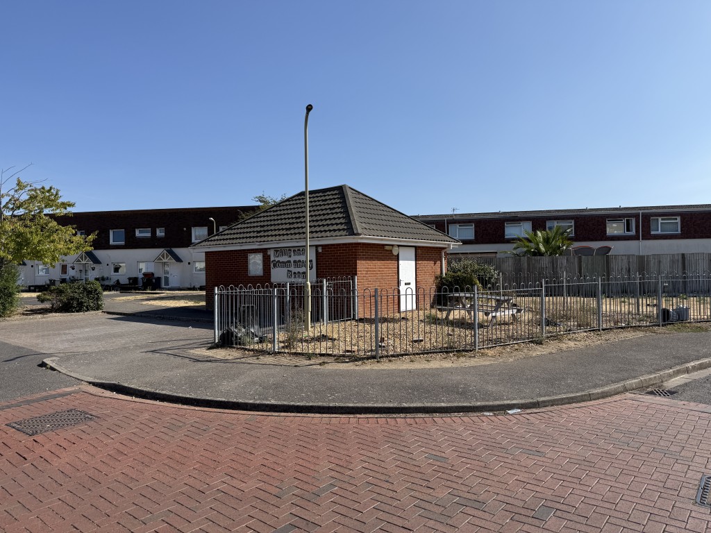 Lot: 138 - FORMER COMMUNITY CENTRE - Community Centre